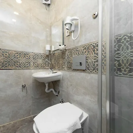מלון Old House *